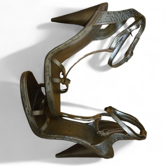 Burberry Gold Heels Cone Heels Authentic - Picture 4 of 11